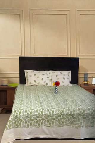 Rustic Route- Leaf Green Small Leaf Print Bedspread with Pillow Covers
