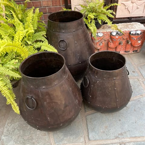 Khoj Crafts - Wazu : Metal planter ( Medium size)